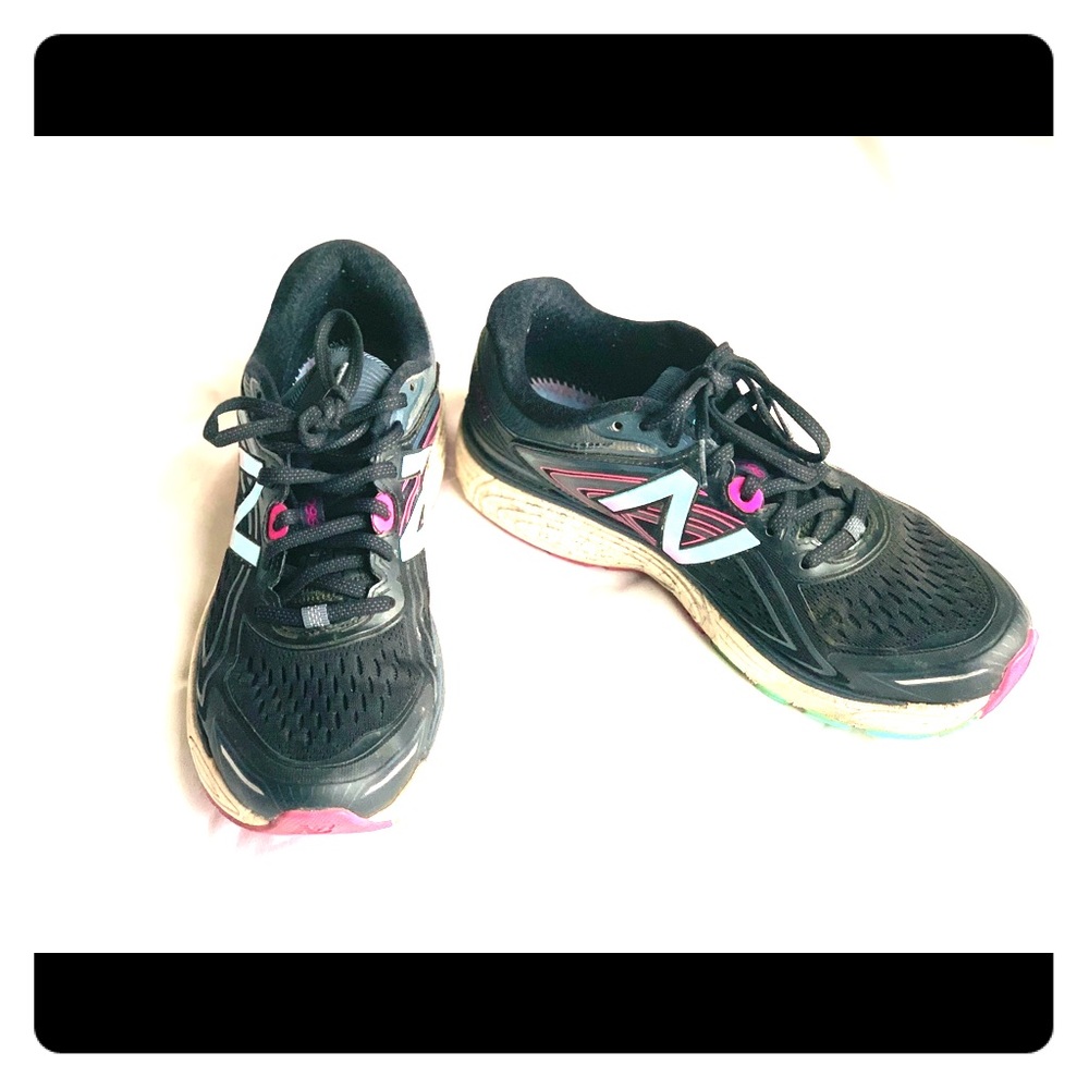 New Balance 860 v8 shoes